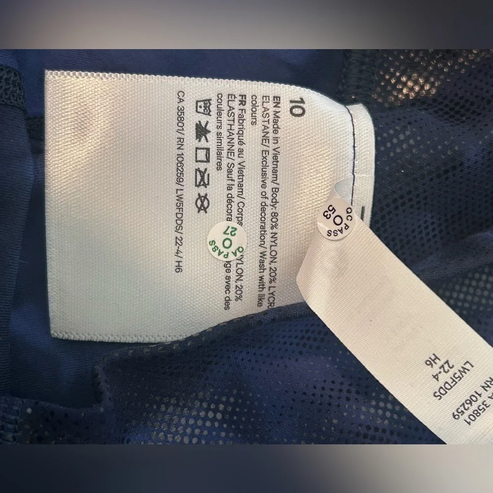 Lululemon Size 10 Leggings Shiny Blue and Black